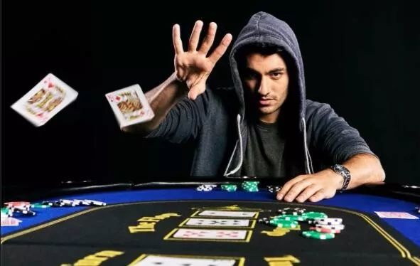 观察 施压 伪装——德州扑克的桌上心理战